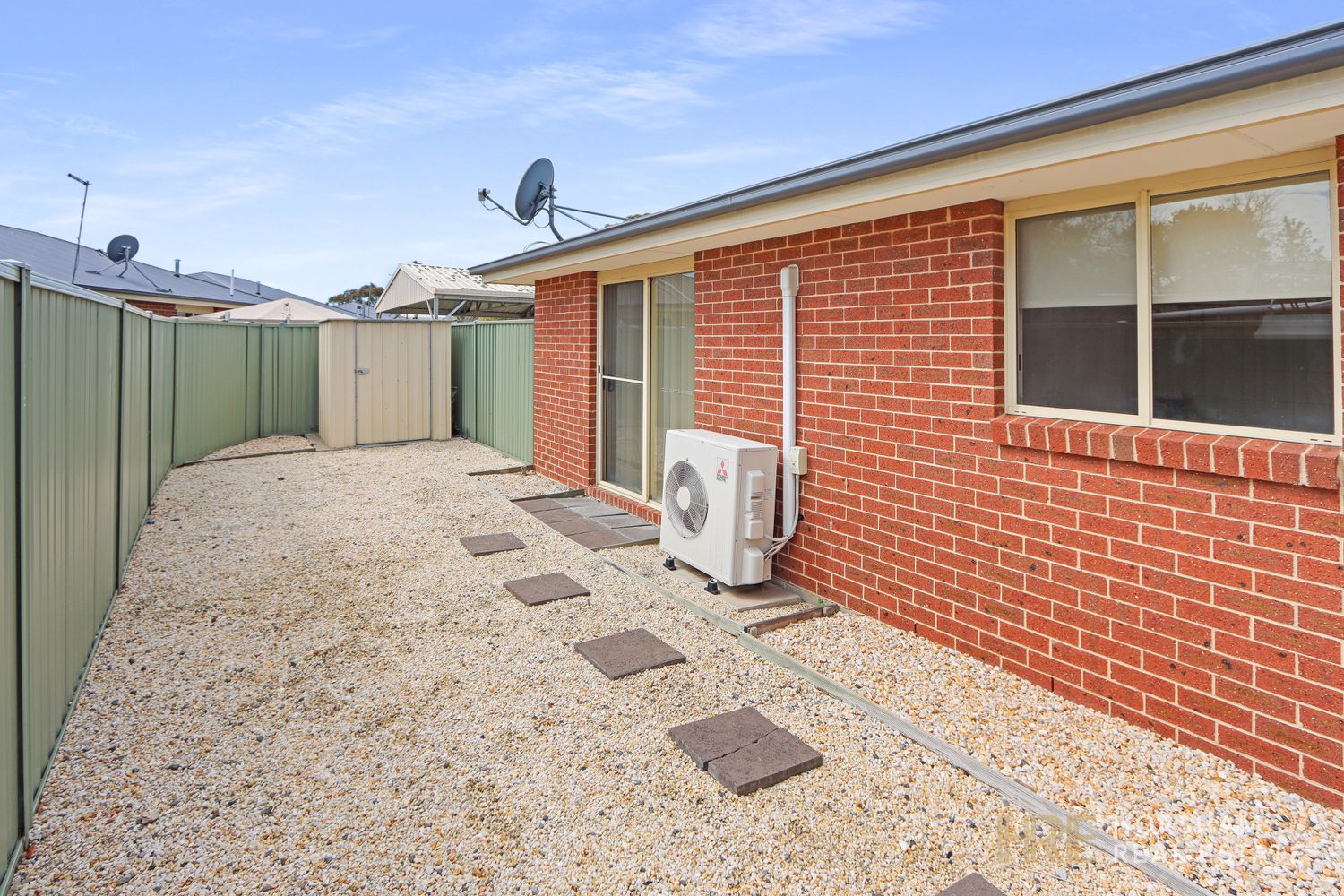 3 / 4 Remlaw Road, Horsham