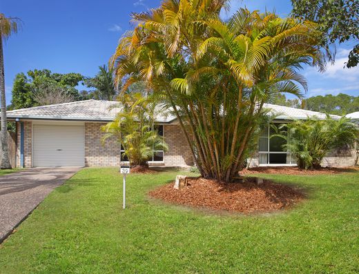 SPACIOUS HOME WITH PARK RESERVE BACKDROP image 1