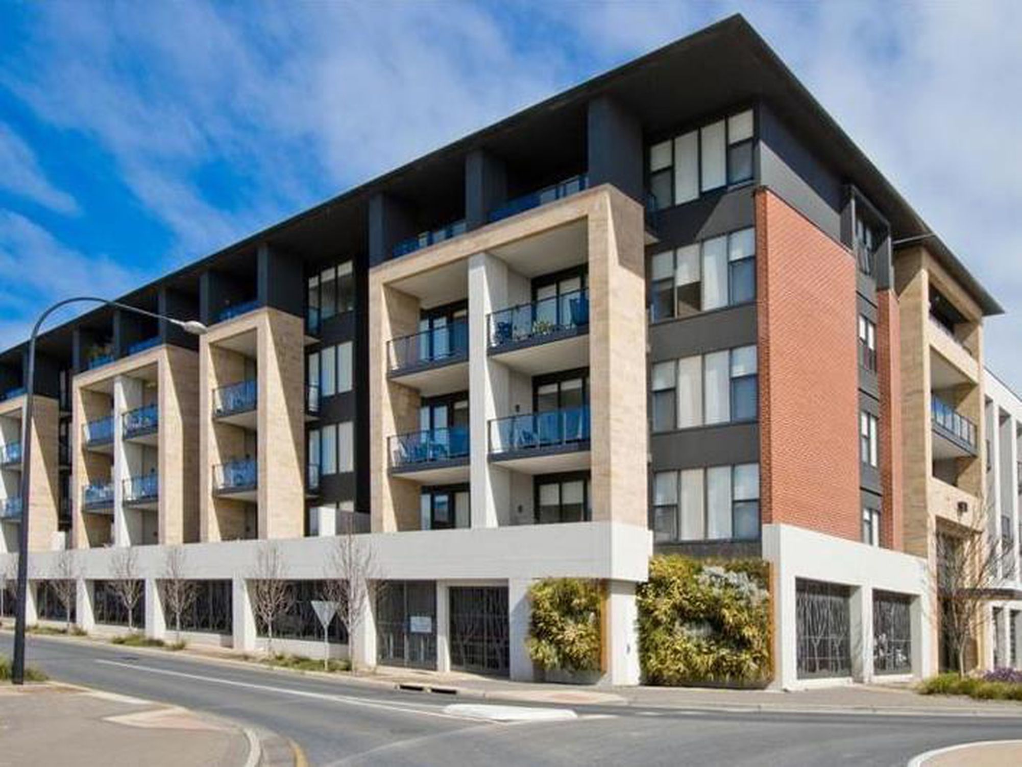 305 / 301 St Clair Avenue, St Clair