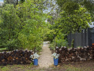 24 Blanche Parade, Mount Macedon
