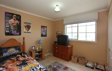 8 Whitaker Place, Beaconsfield