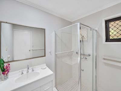 19 / 10 Melody Court, Warana