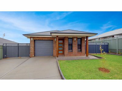 14 Pelagic Court, Dubbo
