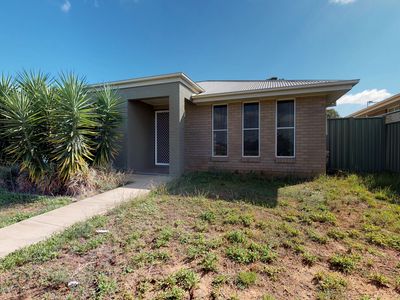 22 Dalbeattie Crescent, Dubbo