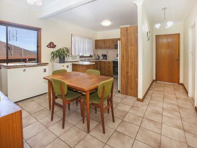12 Lake Heights Road, Lake Heights