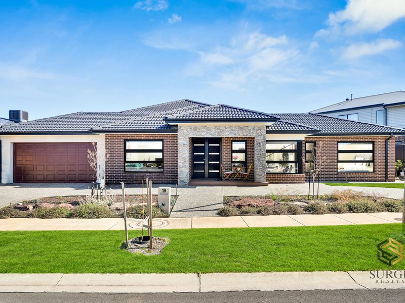 19 Chaucer Crescent, Truganina
