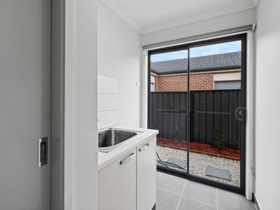 33 Burford Way, Cranbourne North