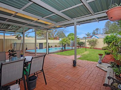 98 Clemenceau Crescent, Tanilba Bay
