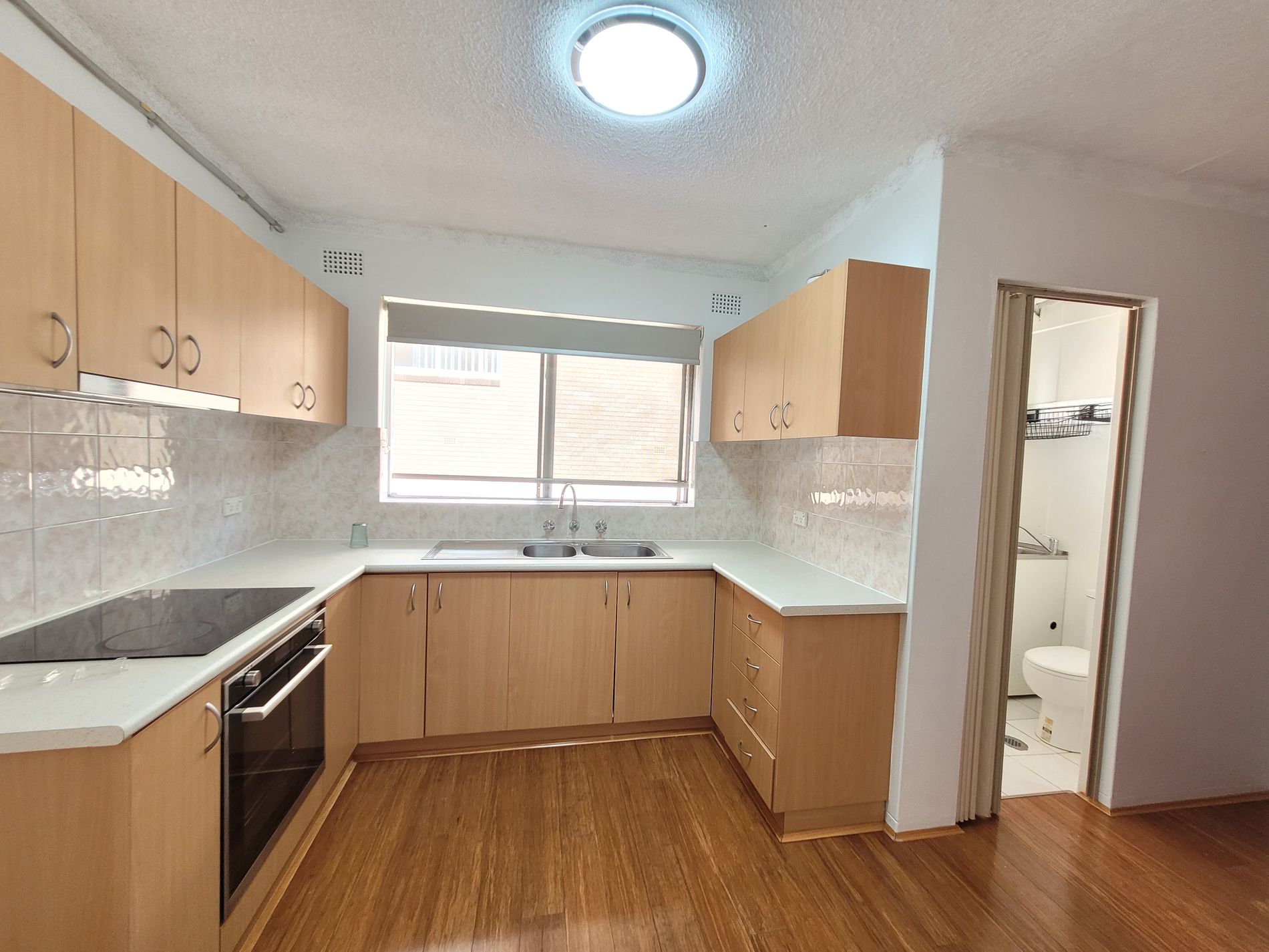 9 / 23 Phillip St , Roselands