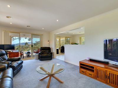 2 Camphorwood Close, Jerrabomberra