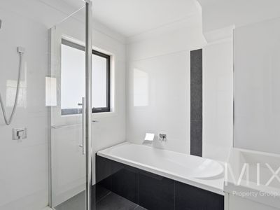 1 / 7 Jasper Court, Oakdowns