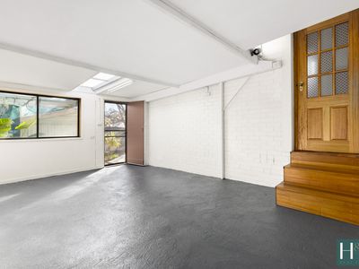 33 Churchill Avenue, Tullamarine