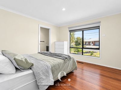 2 Sheeran Crescent, Lara