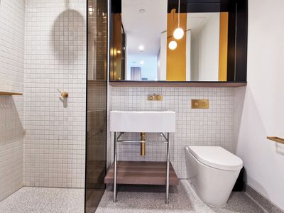 911 / 160 Victoria Street, Carlton