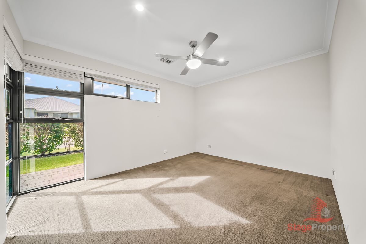 18 Blossom Chase, Aubin Grove