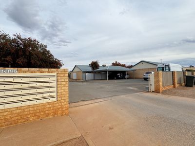 8 / 3 Great Eastern Highway, Somerville