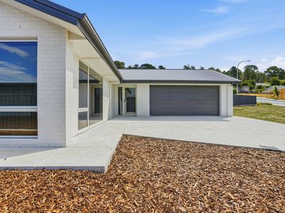 2 Coultman Close, Beaconsfield