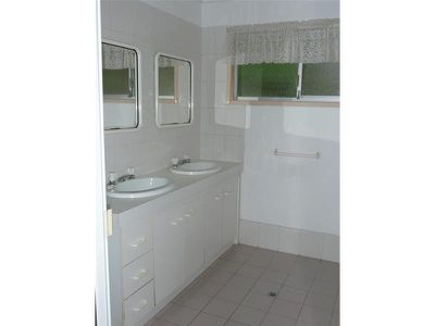 3  Sultan , Rochedale South