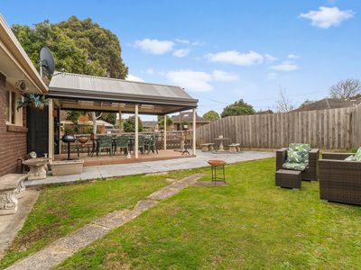 8 Holly Green Drive, Wheelers Hill