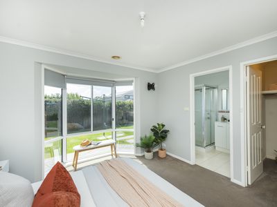21 BEDOURIE STREET, Dunlop