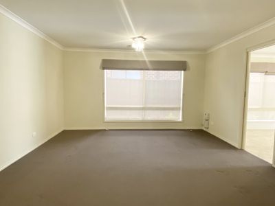 36 Weavers Street, Manor Lakes