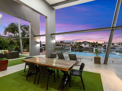 8 Carling Court, Raby Bay