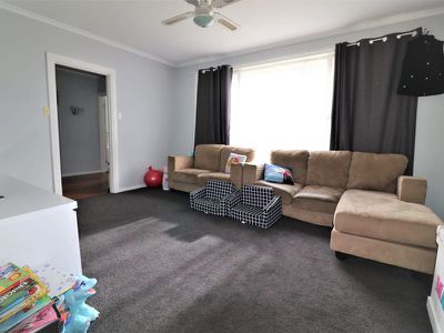 49 Sinclair Cres, Seymour