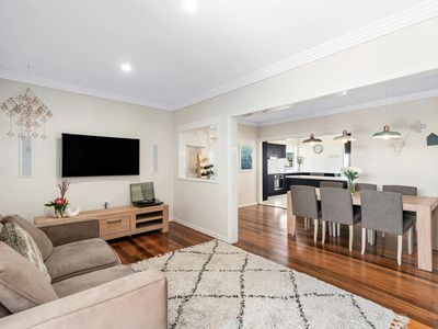 132 Seventeen Mile Rocks Road, Oxley