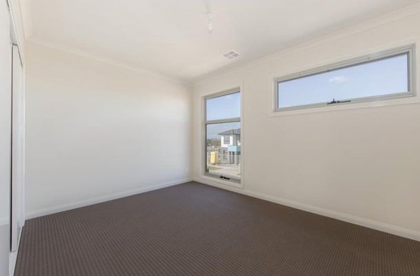 4 Frontier Avenue, Greenvale