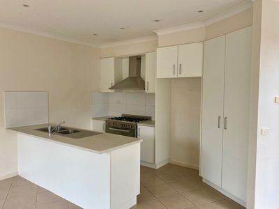 2 / 7 Deborah Street, Werribee