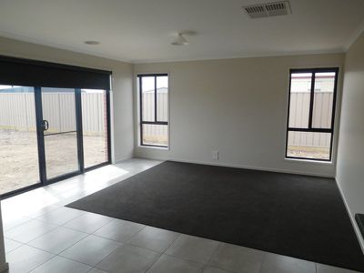 1 / 40 Vine Avenue, Horsham
