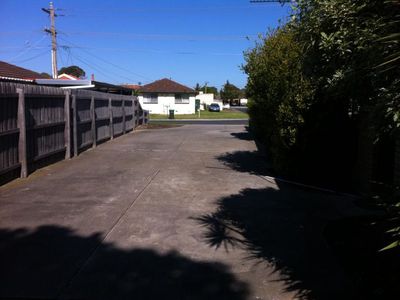 4 / 16 Minogue Cresent, Hoppers Crossing