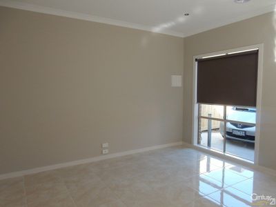 2 / 70 Greenvalley Crescent, Hampton Park