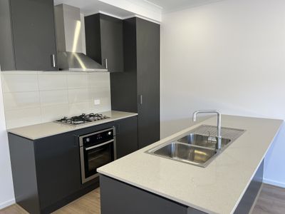 5 Rayer Walk, Tarneit