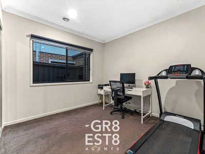 6 Glasson way, Cranbourne West