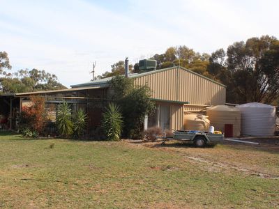 6523 Swan Hill Road, Moulamein