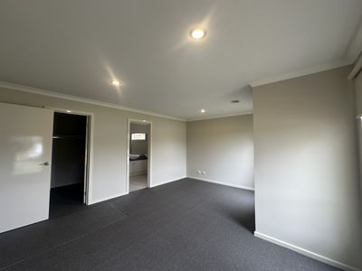 47 Canopus Circuit, Lara