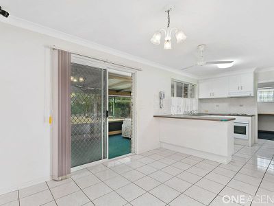 6 Bangalow Court, Kawungan