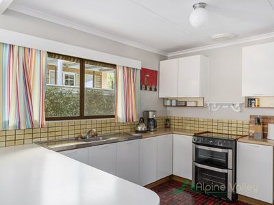 31 St Bernard Drive, Tawonga South