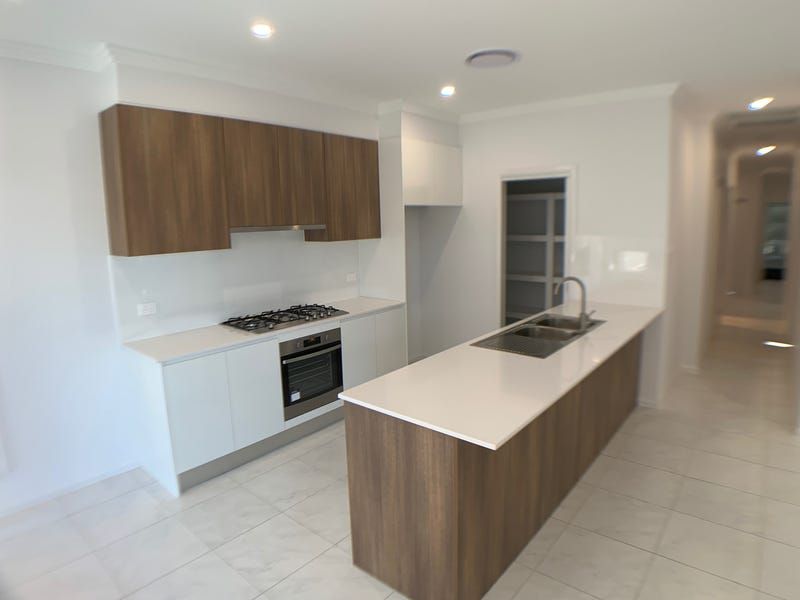 13B Golden Wattle Avenue, Gregory Hills