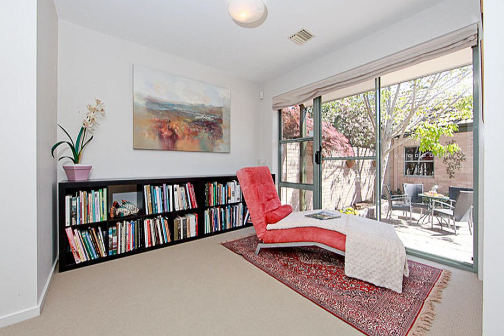 10 / 4 Hooker, Yarralumla