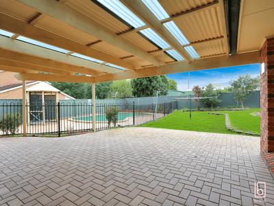 10 Oxford Drive, Lake Haven
