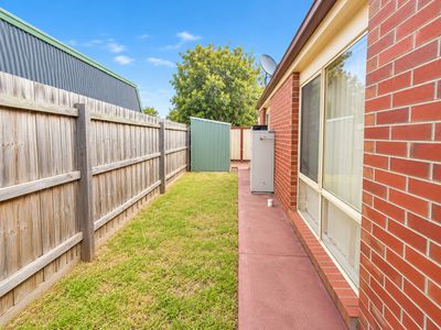 1 / 3 Enfield Avenue, Werribee