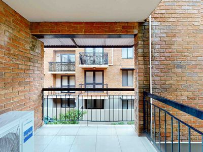 21 / 120-122 Lake Street, Perth