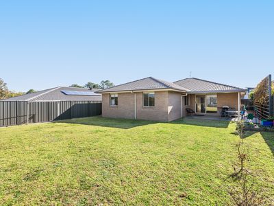 6 Wattlebird Avenue, Cooranbong