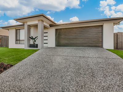 64 Azure Way, Pimpama