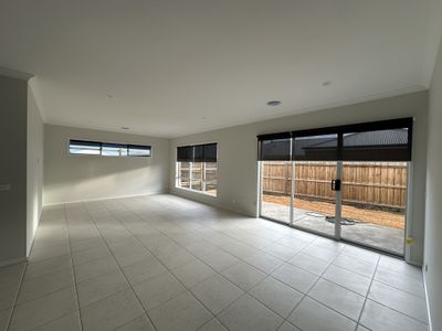8 Sommerville Boulevard, Warrnambool