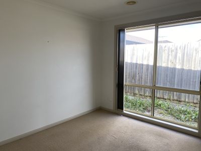32 Kerford Crescent, Point Cook