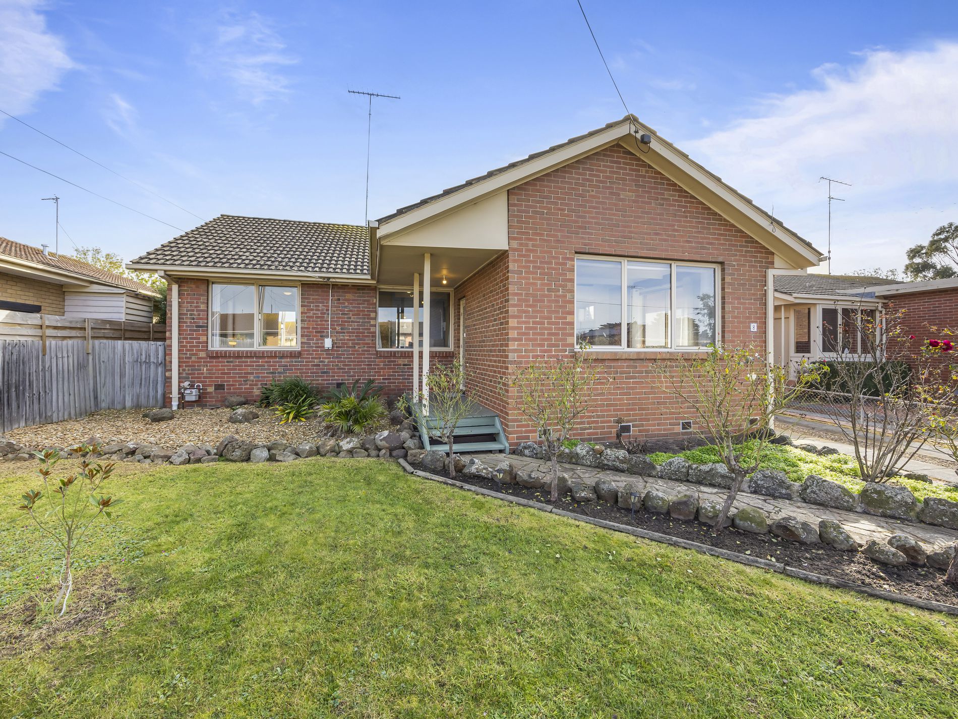 8 Fidge Crescent, Breakwater