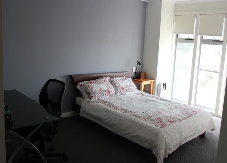 2B Trott Grove, Oaklands Park